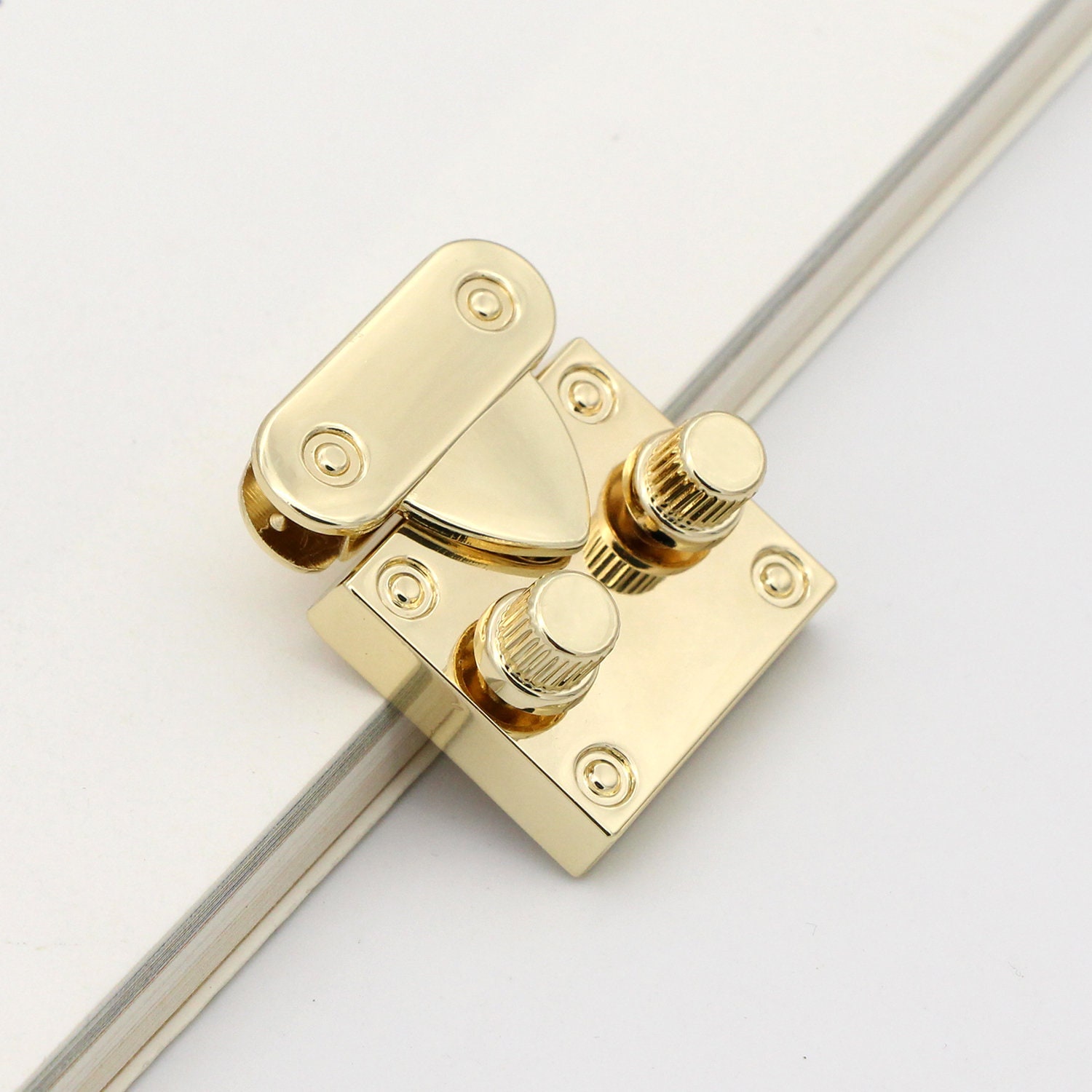 LOUIS VUITTON: Gold/Brass, Metal LV Logo Padlock & Key Set #318 (tj)