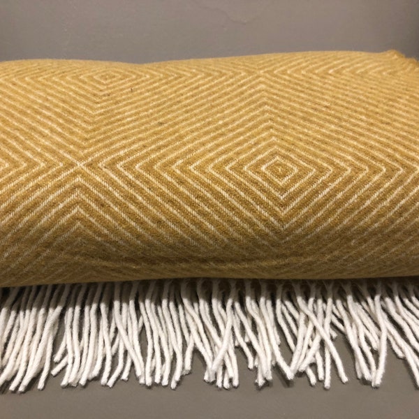 Extra hochwertige Merino Wolldecke weich warm und gemütlich große senf ocker gelbe große Sofa Überwurf karierte Decke Größe 140x200cm/55x79 in