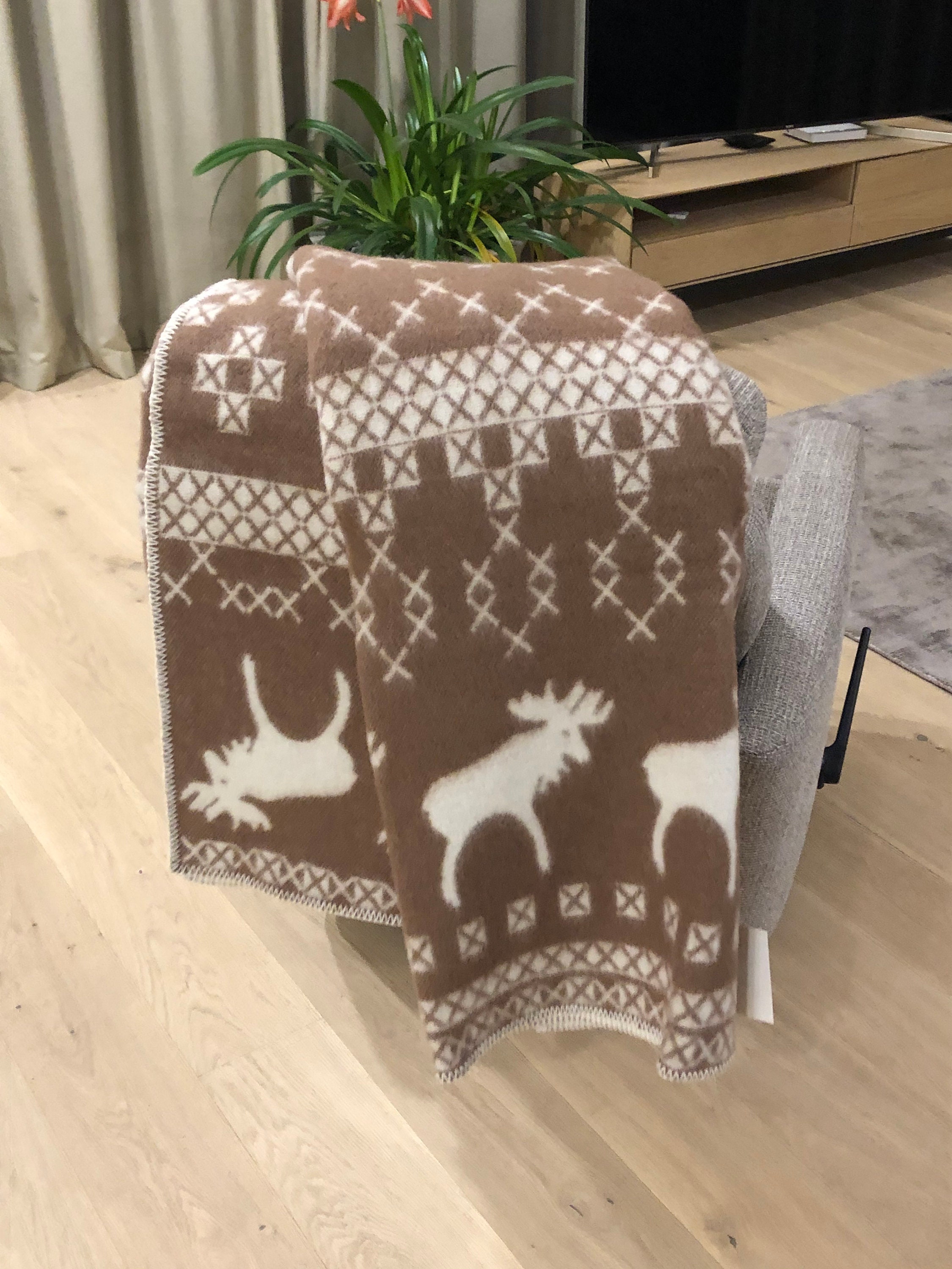 Good product low price Lamb Wool Blanket 100 Natural Sheep Wool Throw