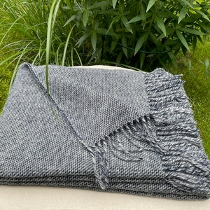 Pure Natural Dark Blue Sheep Wool Blanket, Monochrome Textured Wool Throw 140x200cm/55x79 In – Couverture, Decke, Manta & Housewarming Gift
