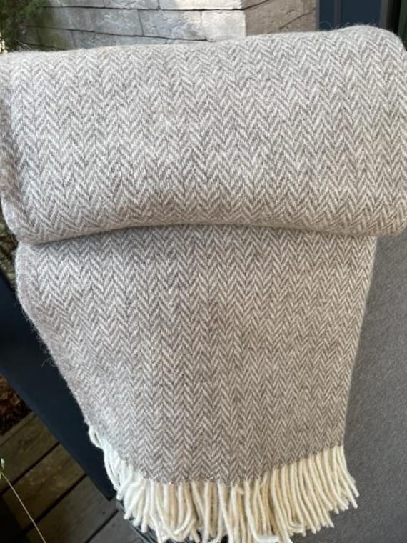 grabbepflanzung besondere ausgefallene grabgestecke allerheiligen Allerheiligen: Die Trends beim Grabschmuck Stil:1.7m klappbarer Esstisch + 4 Stühle – Naturholzfarbe