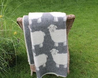 Manta de lana de oveja orgánica: Acogedora manta gris con estampado de ovejas, de lana de cordero natural, gruesa y hecha a mano - 130 x 200 cm