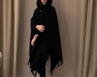 Hooded Wool Cape: 100% Natural New Zealand Wool Wrap (130 x 170 cm)