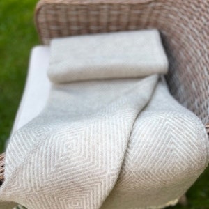 High-Quality Organic Sheep Wool Blanket, Large Soft 100% Natural Wool Throw 140x240cm/55x94In – Couverture, Decke, Manta & Housewarming Gift