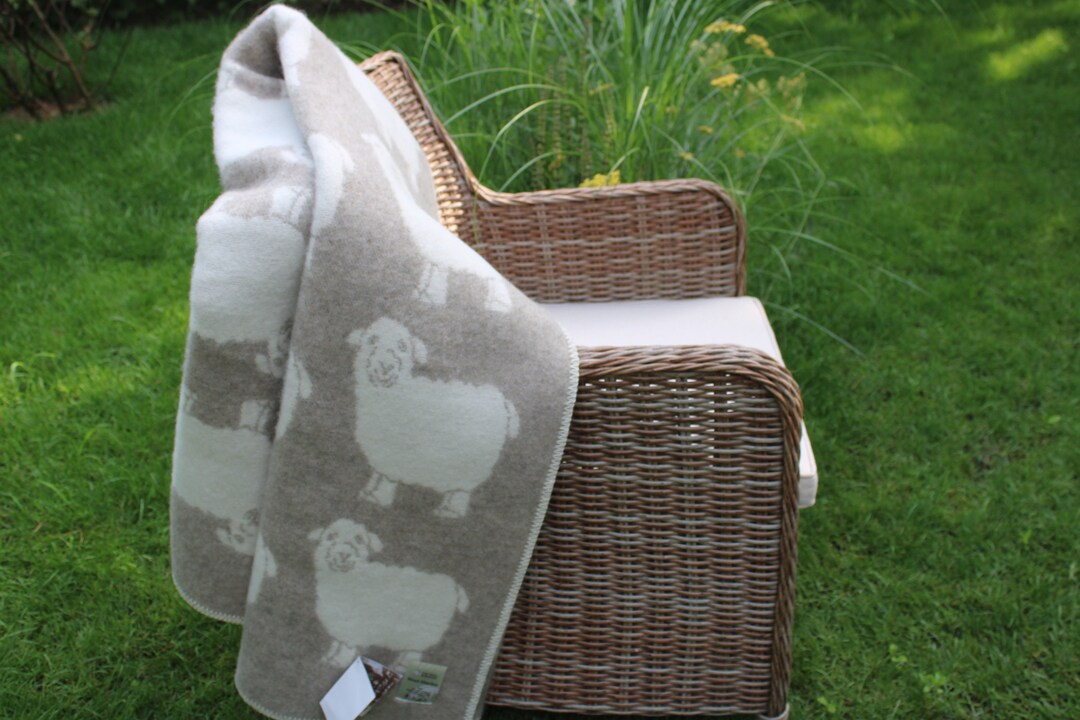 High Quality Beige Color Organic Sheep Wool Blanket With Sheep Pattern
