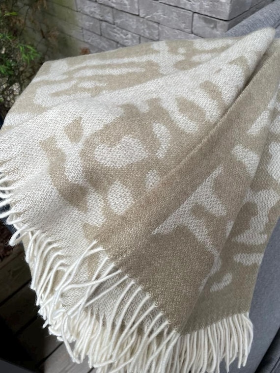 Cozy Light Brown Reversible Wool Throw Plaid 100% New Zealand