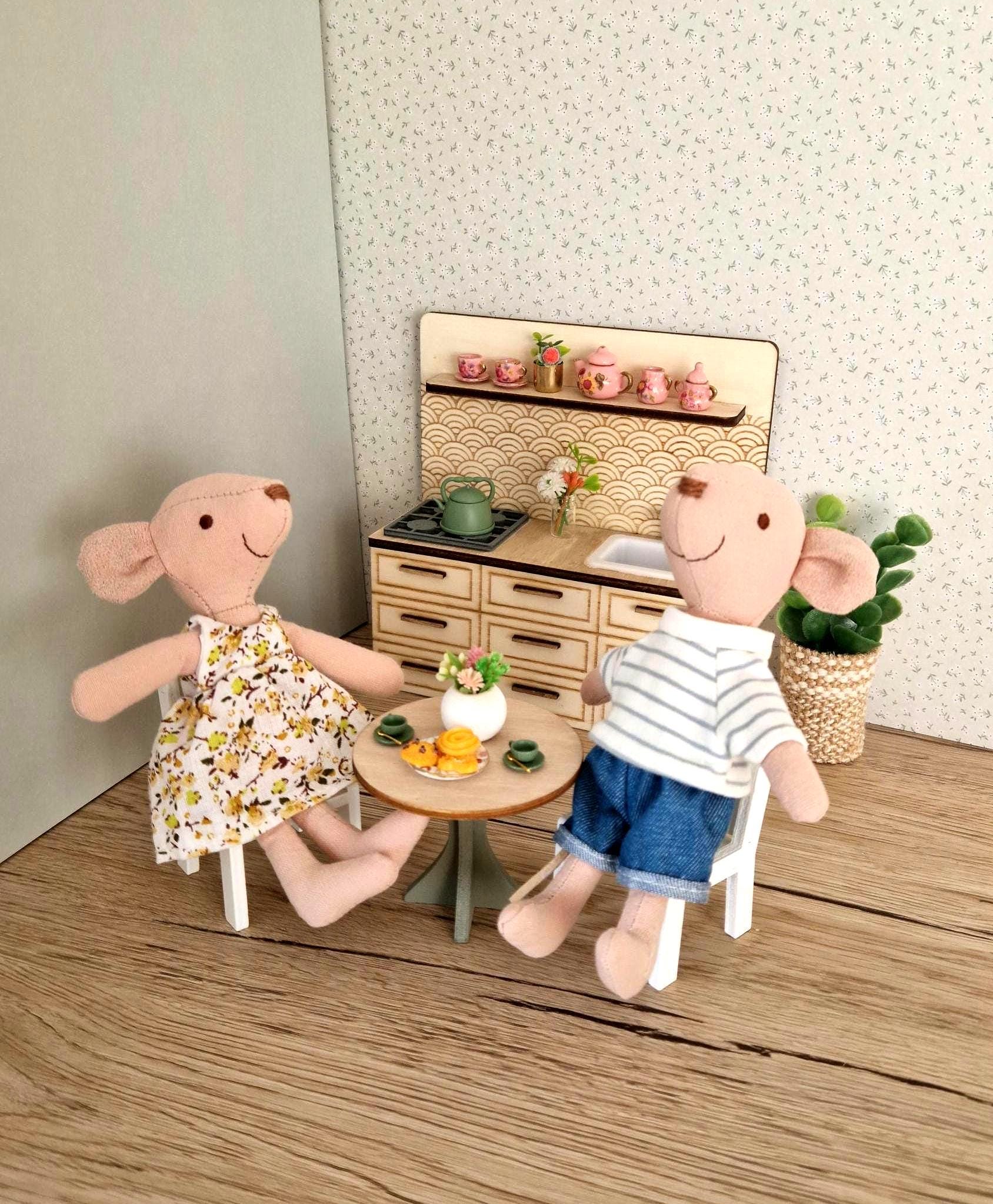 ミニミニぬいぐるみ リスちゃん ベージュ 海外作家様 ハンドメイド ドールハウス ママとパパのネズミ人形、手作りの布製人形 - ドールハウスで遊べる