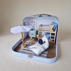 Klein poppenhuis in een koffer, poppenhuis, miniatuurmeubels, schaal 1:12, Maileg-muizenhuis