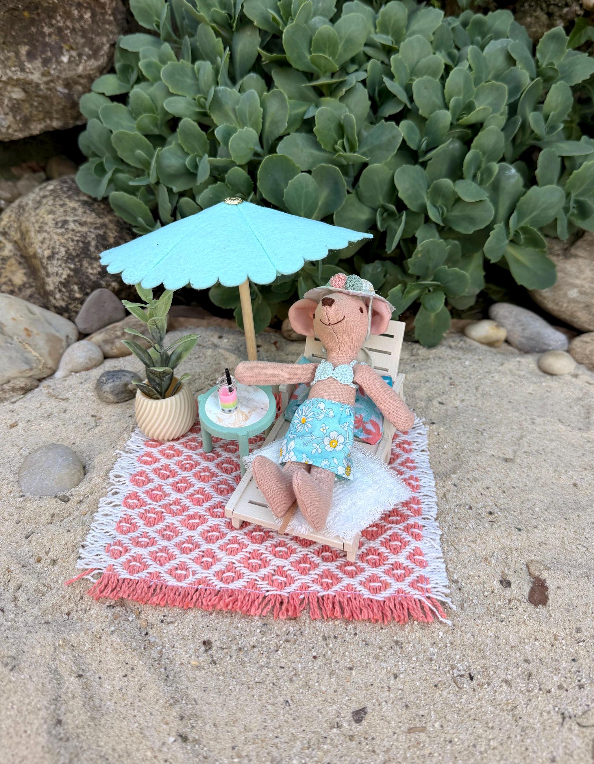 Miniature Beach Lounge Set – Maileg Mouse Summer Furniture, Deck