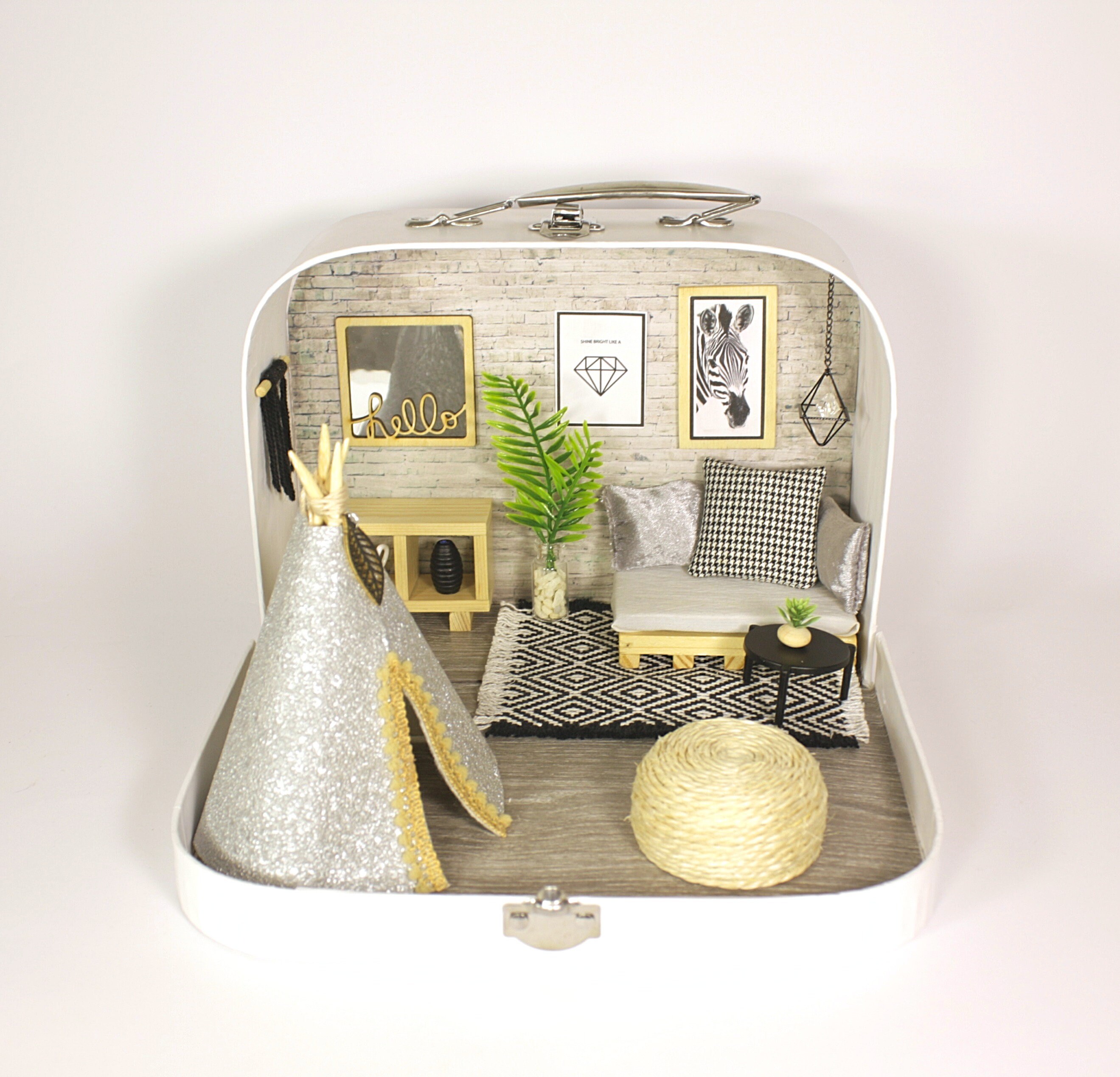 travel dollhouse