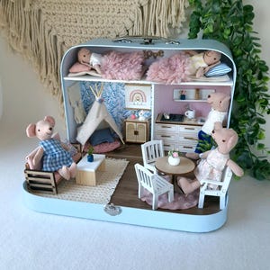 Casa de muñecas grande en una maleta, Cabaña de algodón de azúcar, Muebles en miniatura a escala 1:12, Casa del ratón Maileg
