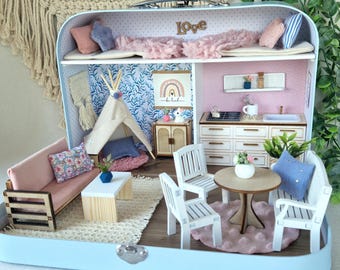スーツケースに入った大きなドールハウス、コットンキャンディコテージ