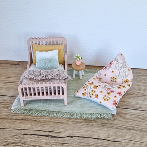Dolhouse Miniatur Kinderzimmer 1:12 Maßstab Möbel, Cozy Blush, Miniatur Bett, Sitzsack (perfekt für Maileg Maus)
