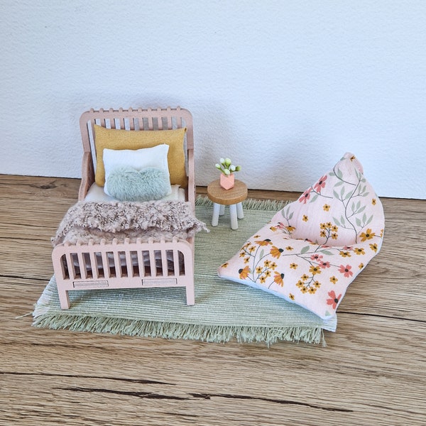 Chambre d'enfant miniature Dolhouse, meubles à l'échelle 1:12, lit miniature, pouf (parfait pour la souris Maileg)