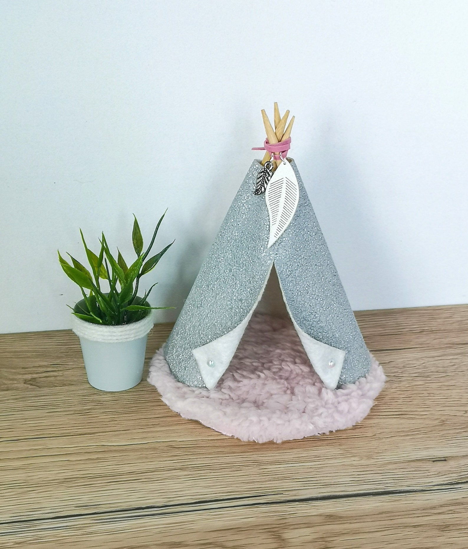 Miniature Round Rug, Dollhouse Decoration, Modern Miniature Carpet, 1: ...