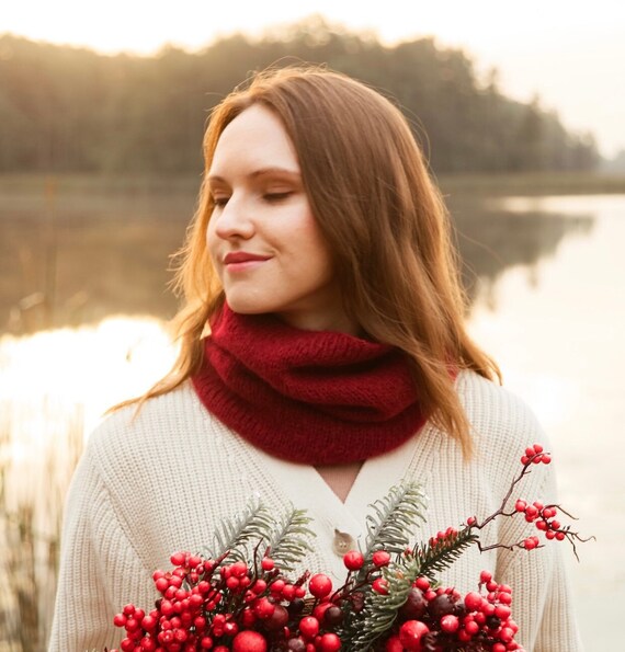 Scaldacollo in alpaca lavorato a mano: scaldacollo rosso in stile