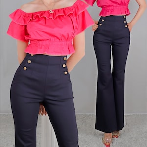 Pantaloni elasticizzati a vita alta, pantaloni a corsetto doppiopetto, bottoni e tasche dorate su entrambi i lati, pantaloni a zampa d'elefante, Bonelli Fashion
