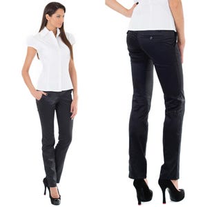 Classically straight cotton trousers with satiny effect, A belt and 2 small buttons , Italian pockets, Faux welt pocket, Bonellilux