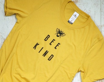 Bee Kind grafisch T-shirt, uniseks geel T-shirt, honingbij