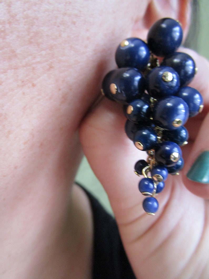 grape earring Vintage Grape Cluster Bead Pierced Earrings wine tour jewelry Dangle beaded earrings Grapes Drop earrings Grape earrings
