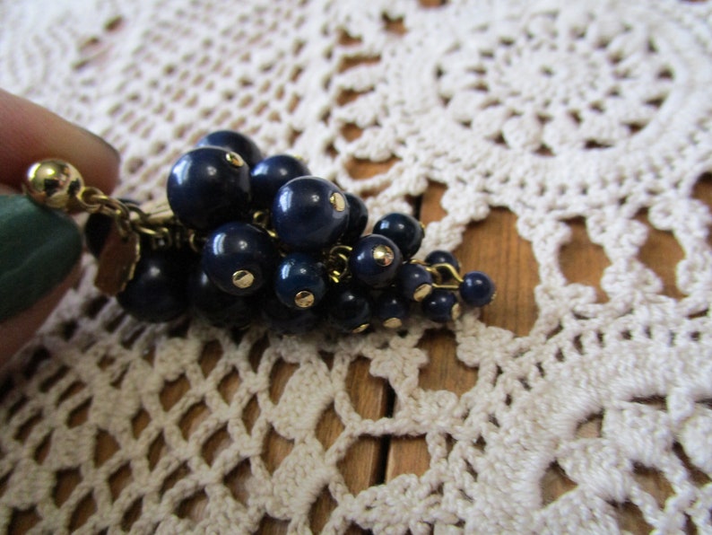 grape earring Vintage Grape Cluster Bead Pierced Earrings wine tour jewelry Dangle beaded earrings Grapes Drop earrings Grape earrings