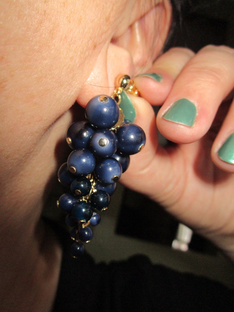 grape earring Vintage Grape Cluster Bead Pierced Earrings wine tour jewelry Dangle beaded earrings Grapes Drop earrings Grape earrings