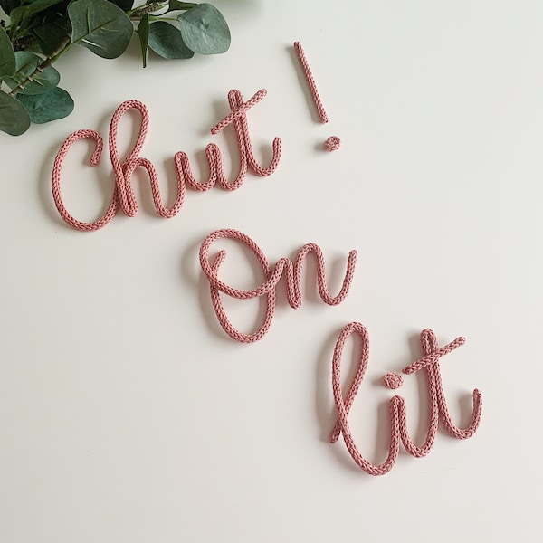 Phrase "Chut ! On lit" / "Chut ! Je lis" en tricotin