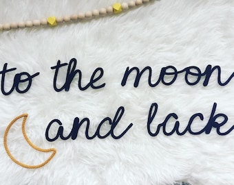 Phrase "To the moon and back" en tricotin