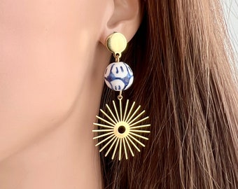 Starburst earrings, brass earrings, Blue and White ceramic earrings, Blue and white pottery earrings, Statement Earrings, geometric earrings