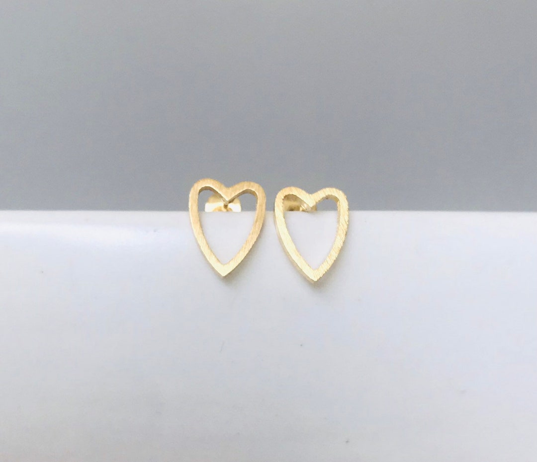 Open Heart Outline Stud Earrings Dainty Heart Earrings Tiny Etsy