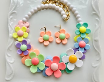 Happy Flower Necklace Colorful flower Necklace chunky necklace colorful necklace fun beach necklace spring necklace girl necklace happy neck