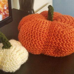 Crochet pumpkins