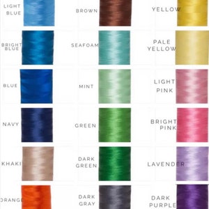 Puede incluir: Una carta de colores de hilo de bordar con 20 colores diferentes, incluyendo azul claro, azul brillante, azul, azul marino, caqui, naranja, marr&oacute;n, espuma de mar, menta, verde, verde oscuro, gris oscuro, amarillo, amarillo p&aacute;lido, rosa claro, rosa brillante, lavanda y morado oscuro.