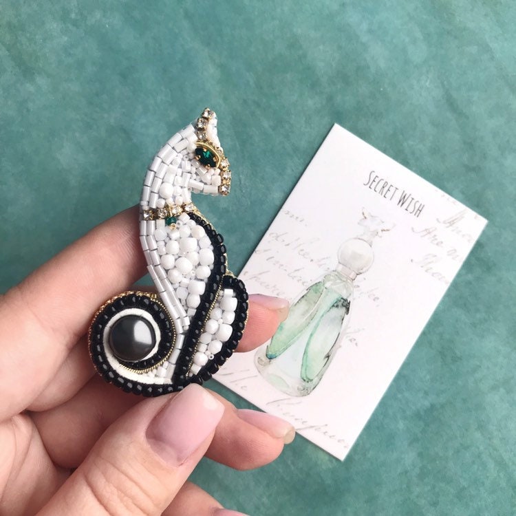 Брошь из бисера кошка схема