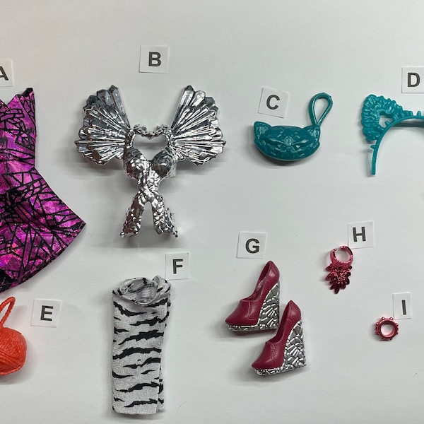 Monster High Replacement Accessories and Clothes for Catty Noir, Purrsephone, and Catrine DeMew
