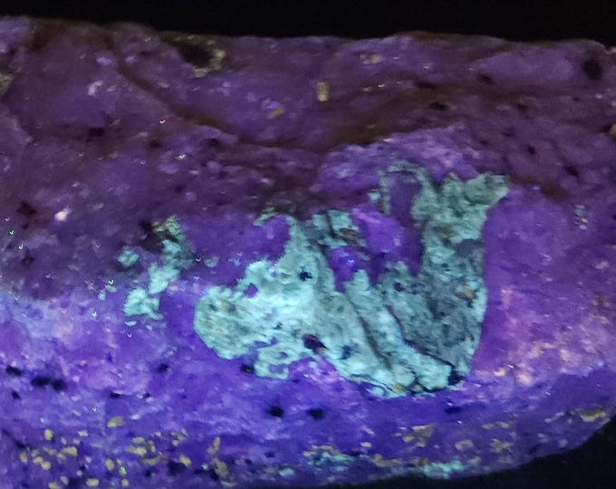 XL 7.7lbs SW UV Fluorescent Big Diopside Blob & Phlogopite Farber Quarry, Franklin, New Jersey Ultraviolet Mineral Specimen