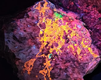 Gran mineral de 3,4 kg (7,5 libras) SW MW LW UV fluorescente + fosforescente - Esfalerita, calcita, willemita y fluorita - Mina Sterling Hill de Franklin Nj Minerals