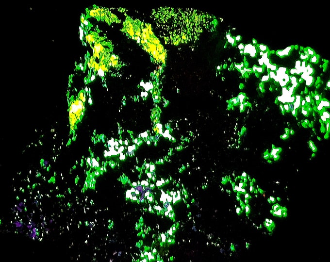 Big Shortwave Fluorescent Esperite Willemite & minor Hardystonite w/ Zincite+ Franklinite Franklin Mine New Jersey UV Minerals Rocks
