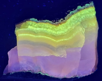 21.4g Multi-Wave UV Fluorescent Hokkaidoite in Opal from Hokkaido, Japan - Shortwave Sw + Longwave Lw + Midwave Mw Ultraviolet Minerals