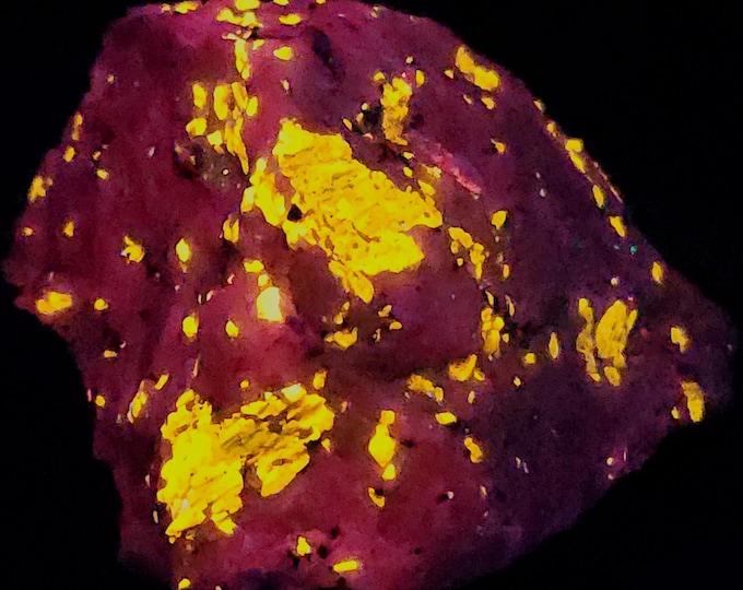 Rare Shortwave SW UV Fluorescent "Green Eyed" Wollastonite in Calcite Sterling Hill Mine by Franklin New Jersey Rocks Minerals