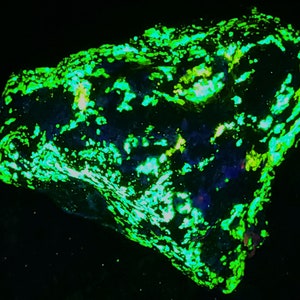 Nice Big Shortwave SW Fluorescent Esperite Willemite & Hardystonite Franklin Mine New Jersey UV Minerals Rocks