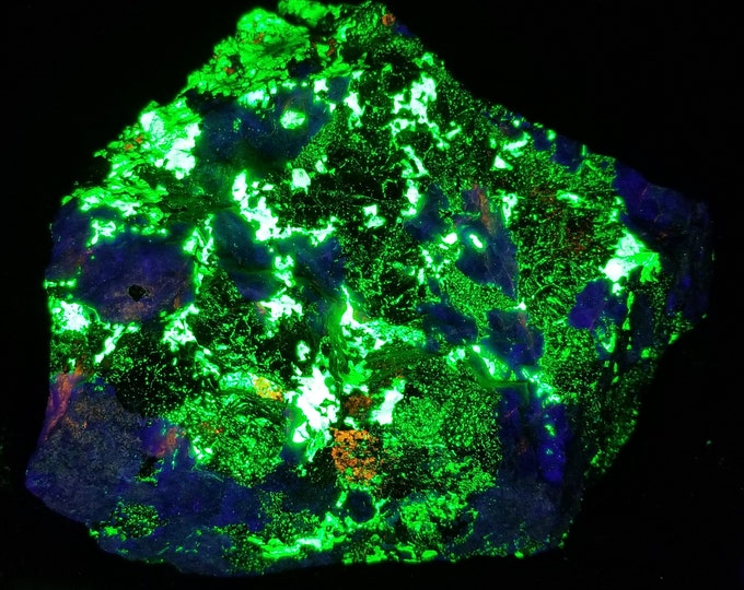 Shortwave SW Ultraviolet Fluorescent Hardystonite Willemite Exsolution in Tephroite Clinohedrite Franklin Mine New Jersey UV Rock Mineral