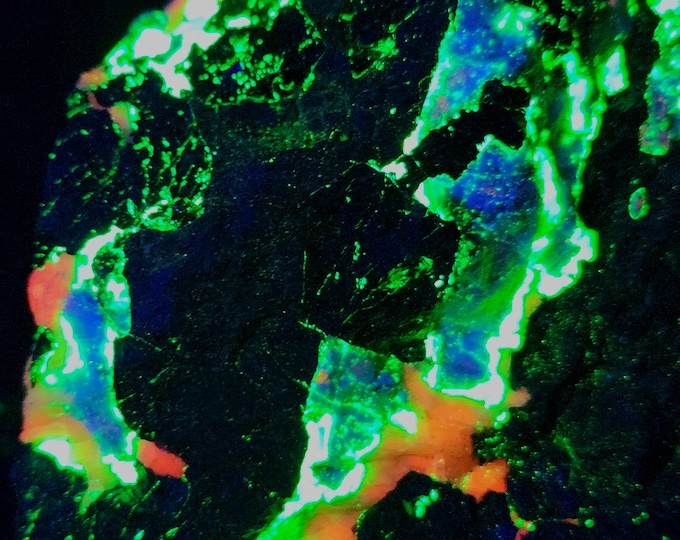 Choice Shortwave SW UV Fluorescent Blocky Hardystonite Willemite Calcite Clinohedrite Franklin NJ Ultraviolet Rocks Minerals