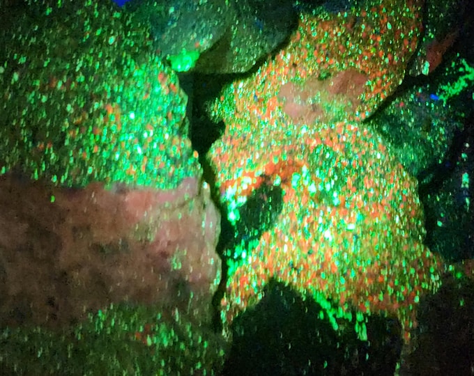 1lb+ Lot of Shortwave SW UV Fluorescent "Trotter Concrete" Chunks - Willemite Calcite & More - Franklin New Jersey Rocks Minerals