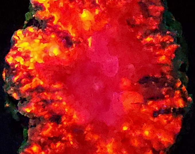 SW MW LW Uv Fluorescent Calcite Geode from Patagonia, Argentina - Ultraviolet Minerals Rocks