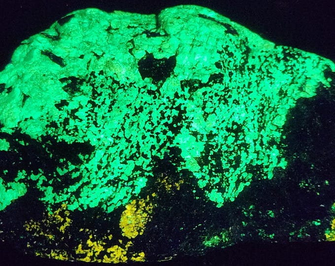 Big 4lbs+ Shortwave Fluorescent Esperite Green Willemite & minor Calcite w/ Zincite+ Franklinite Franklin Mine New Jersey UV Minerals Rocks