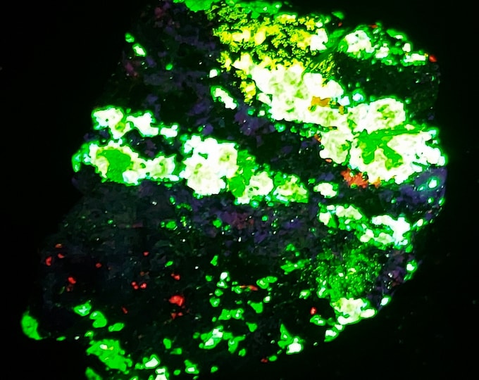 Shortwave Fluorescent Green Willemite Calcite minor Esperite & Hardystonite + Iridescent Franklinite Franklin Mine New Jersey UV Minerals