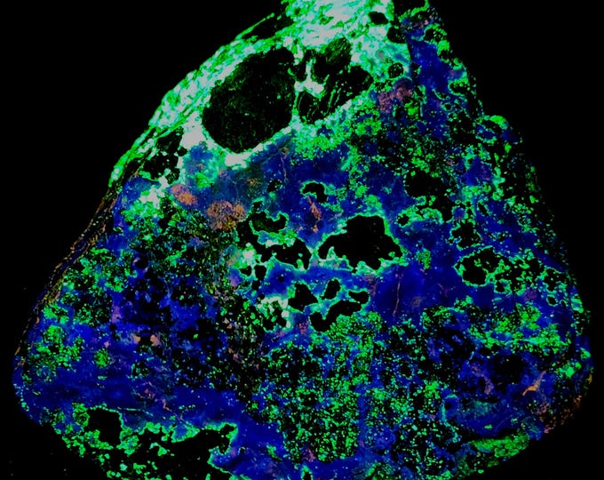 Choice XL SW UV Hardystonite Clinohedrite Bustamite Willemite w Franklinite Reaction Rims - Franklin New Jersey Ultraviolet Rock Minerals