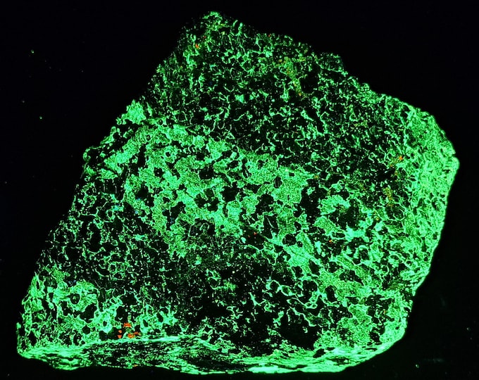 SW + LW UV Fluorescent Willemite & Minor Calcite w/ Grey Tephroite Zincite + Franklinite Franklin New Jersey Ultraviolet Minerals Rocks