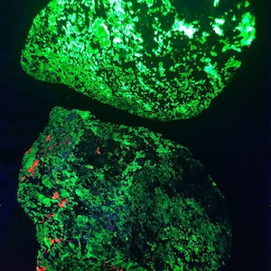 Lot of 2x Shortwave SW + Longwave LW UV Fluorescent Willemite & Calcite w/ Franklinite Classic Franklin New Jersey Ultraviolet Rock Minerals